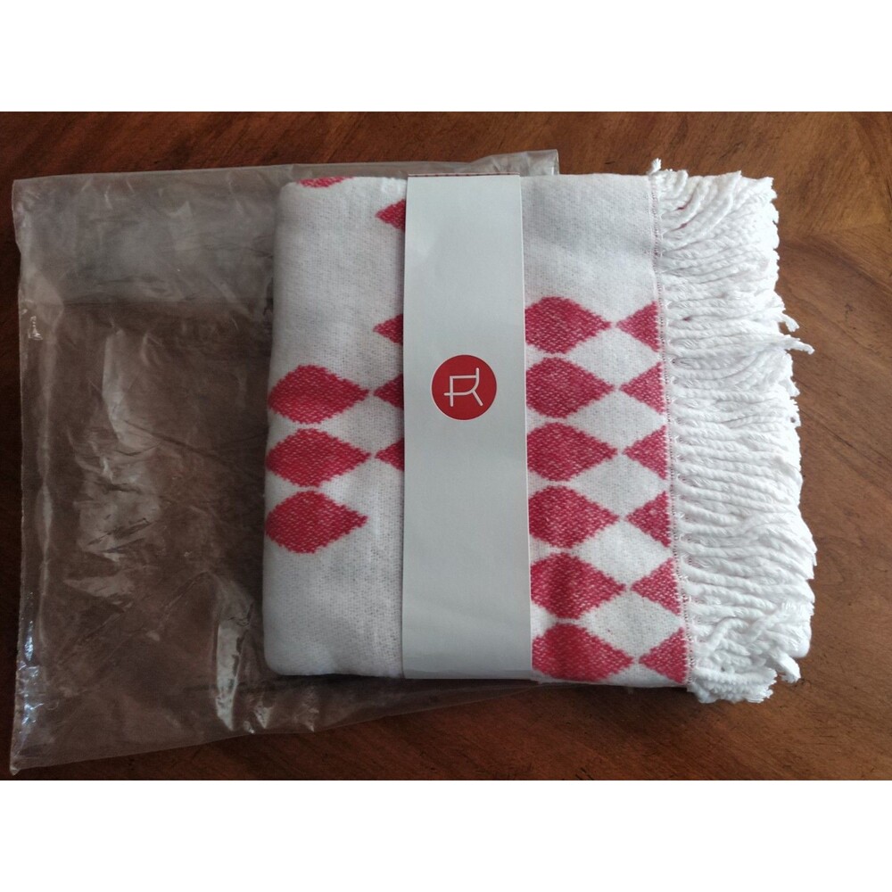 NEW Geometric Diamond Jacquard Reversible Throw Blanket 50"x 60" Coral Fringed
